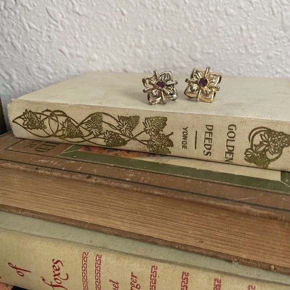 Lavender and Gold Flower Screw-on Earrings - Picture 2 of 3